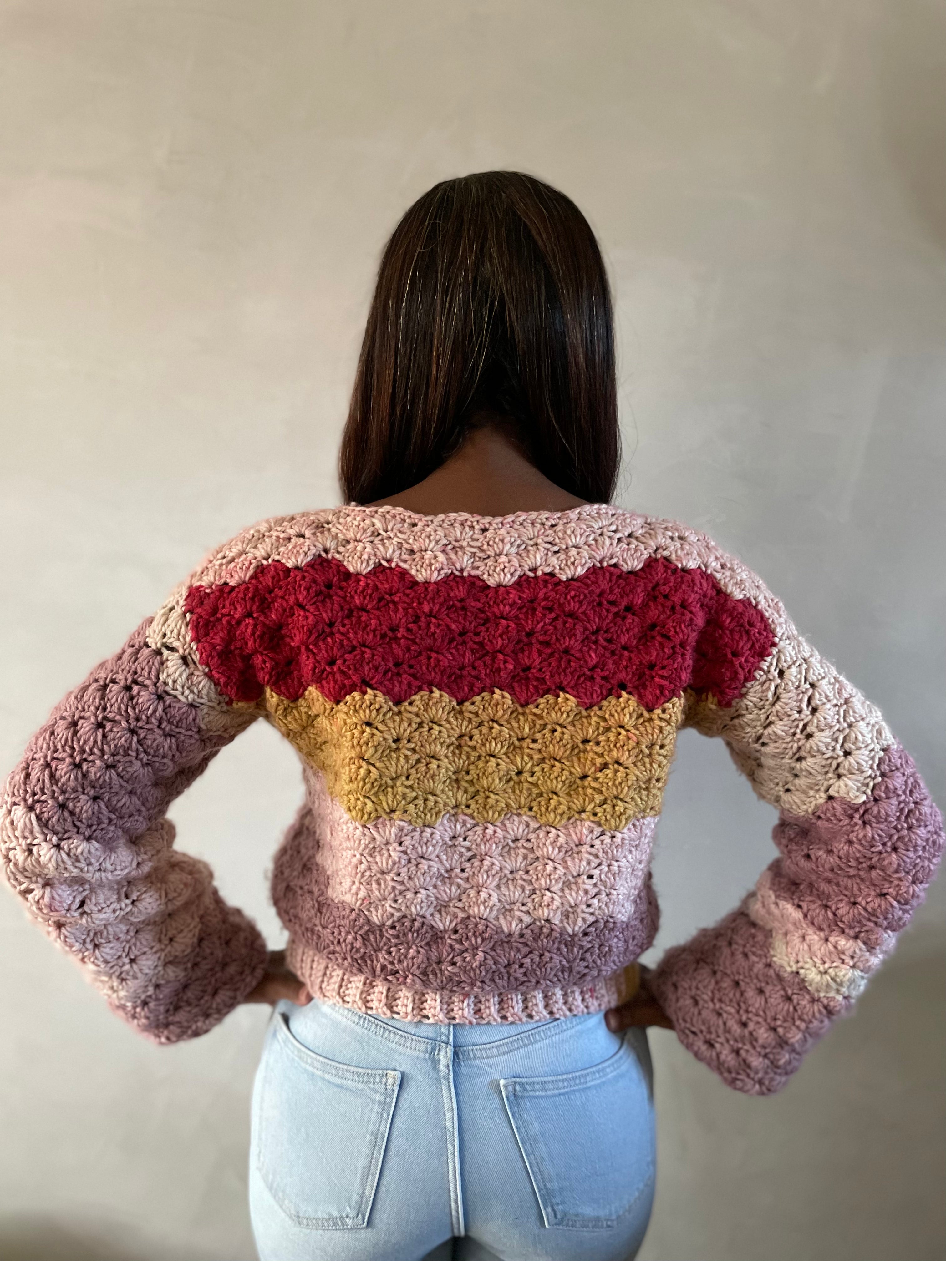 Sueter nas cores rosa, amarelo e vermelho