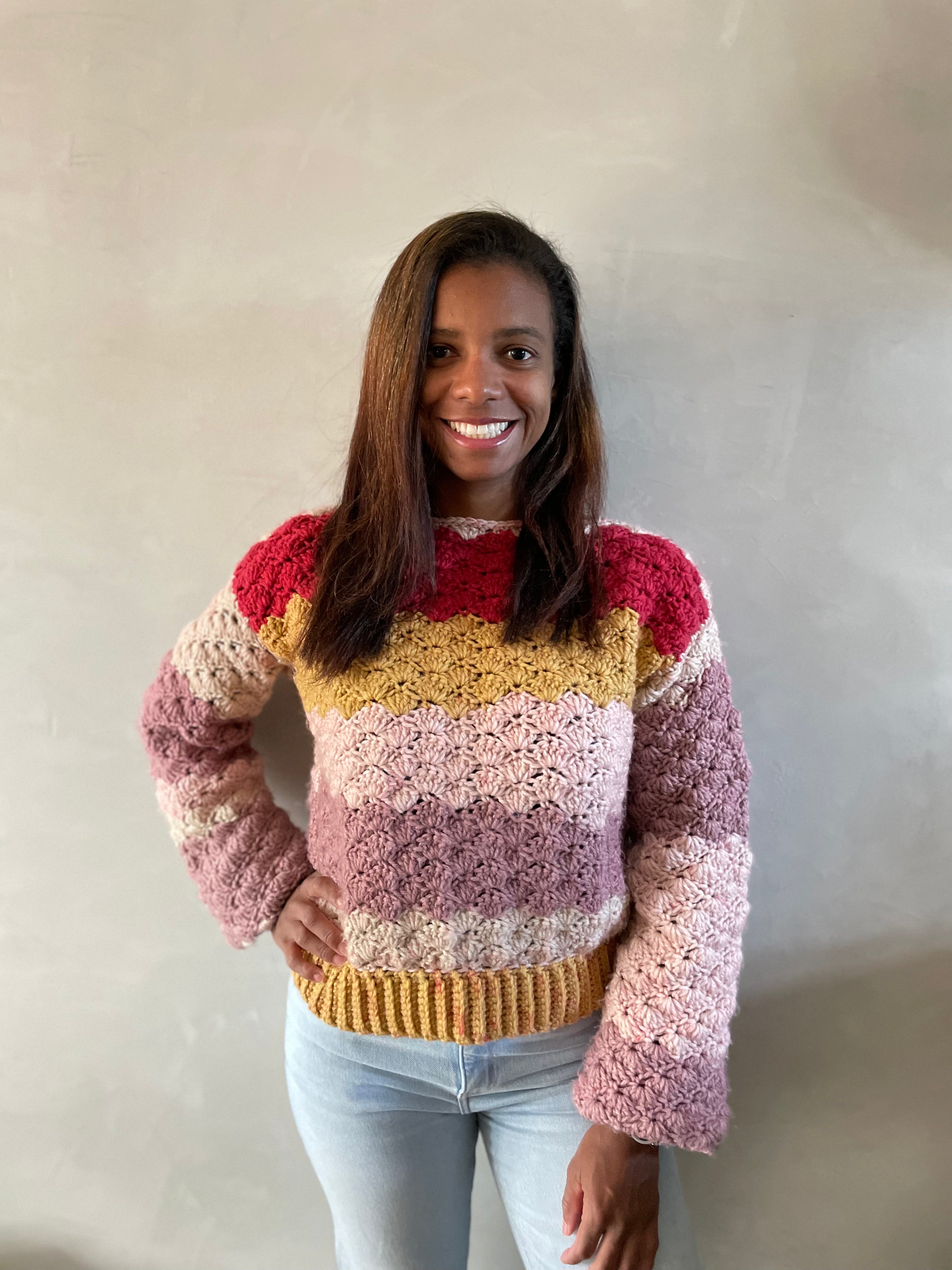 Sueter nas cores rosa, amarelo e vermelho